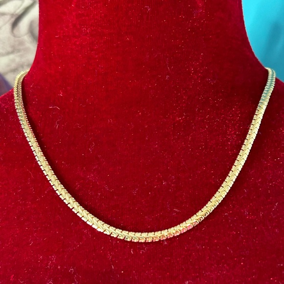 Thalia Sodi snake chain with lobster claw clasp beautiful gold tone - Picture 5 of 5